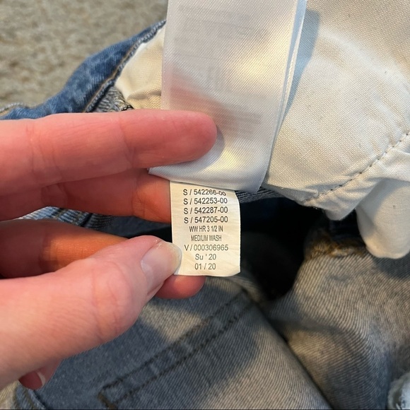 GAP 2020 high rise button fly distressed denim short 3.5” inseam - Picture 9 of 10